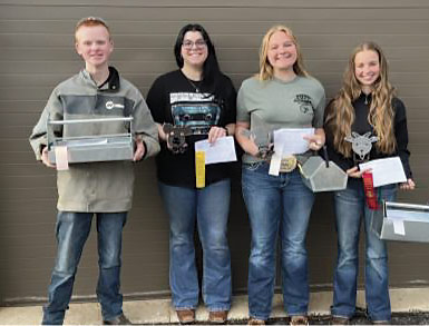 students in Ida HS welding program