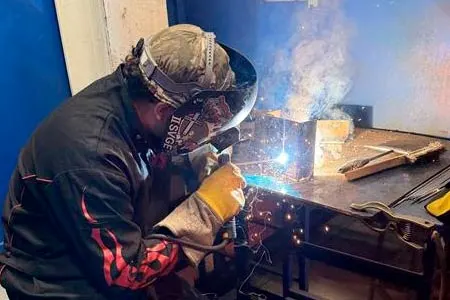 student welder in high school competition 2026